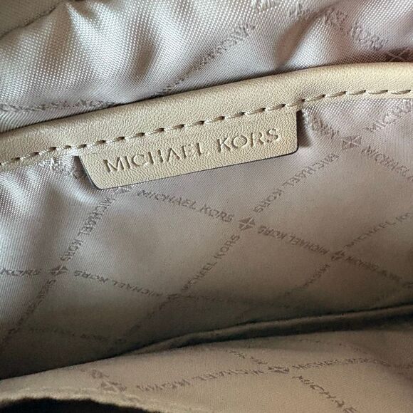 Michael Kors Jet Set East West Chain Crossbody bag in a camel giraffe print NEW - Picture 2 of 10